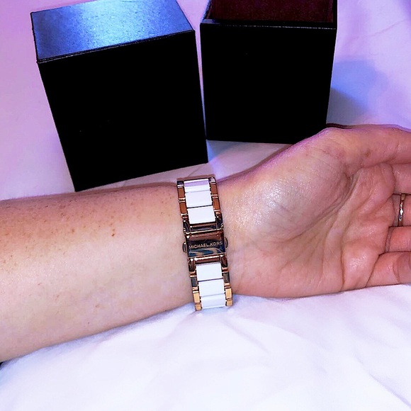 Michael Kors Rose Gold Watch main image 8
